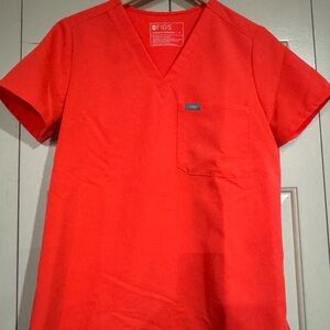 Figs Women’s Fiery Coral Scrubs